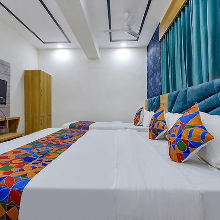 Hotel Green Tree Ахмедабад Екстериор снимка