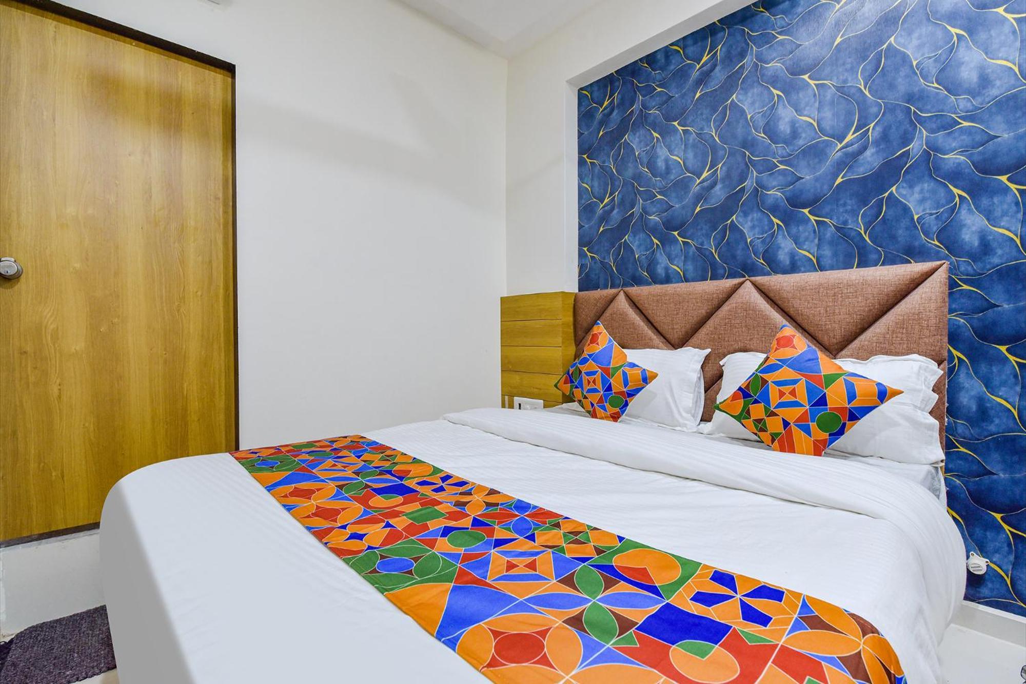 Hotel Green Tree Ахмедабад Екстериор снимка