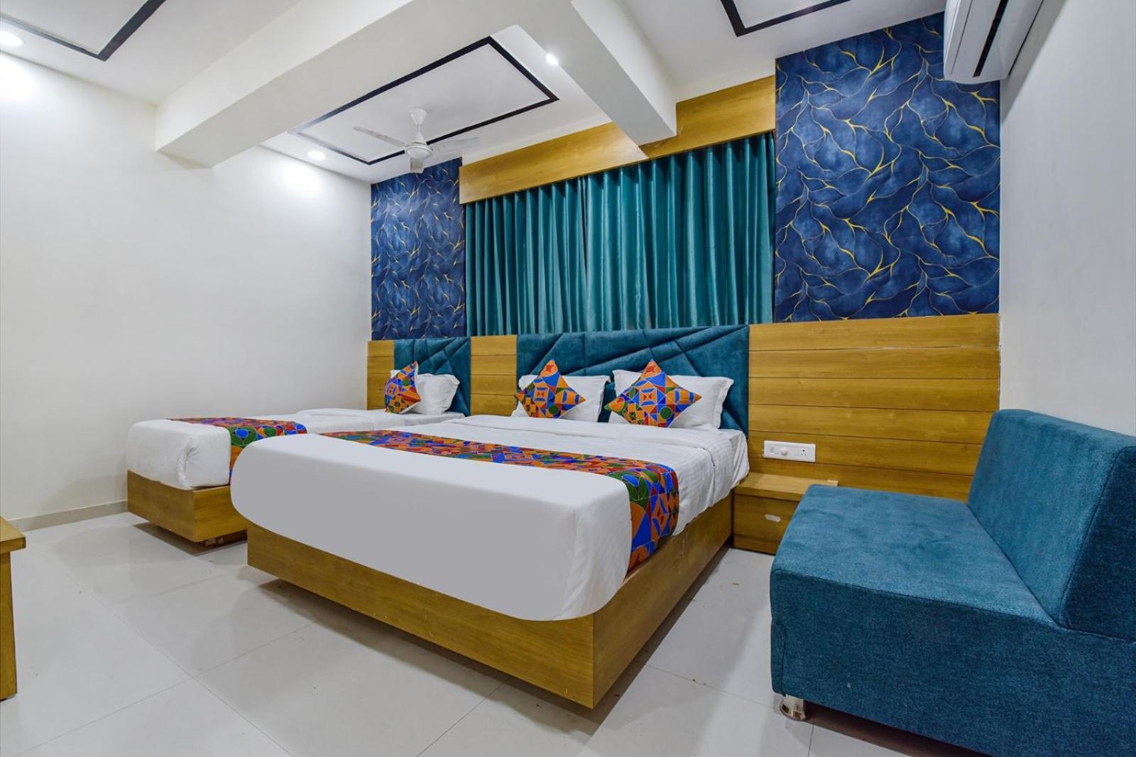 Hotel Green Tree Ахмедабад Екстериор снимка