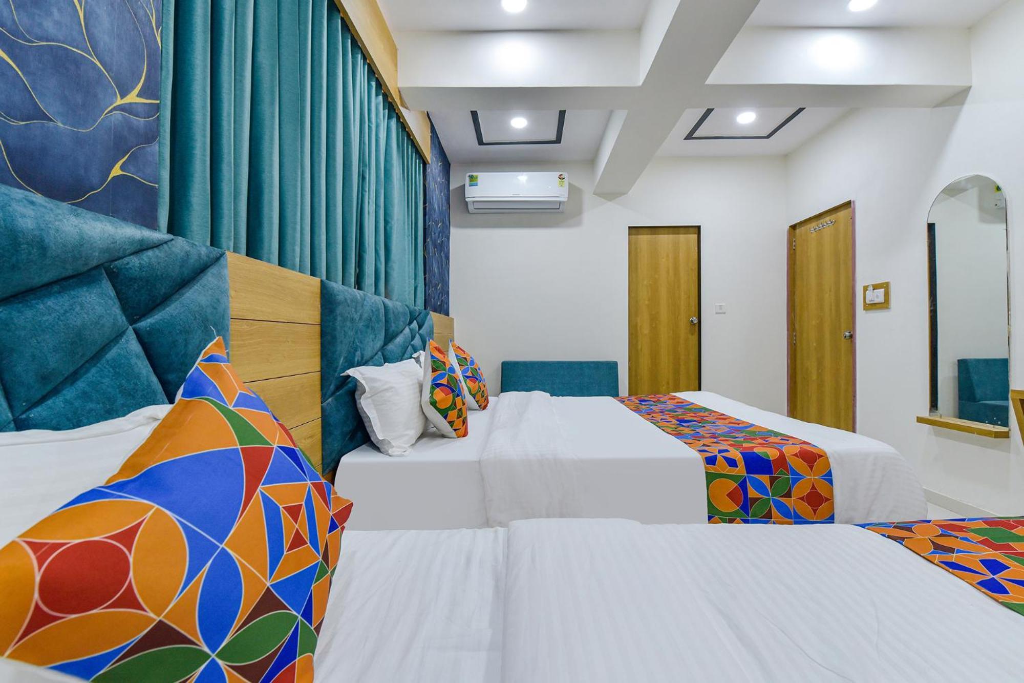 Hotel Green Tree Ахмедабад Екстериор снимка