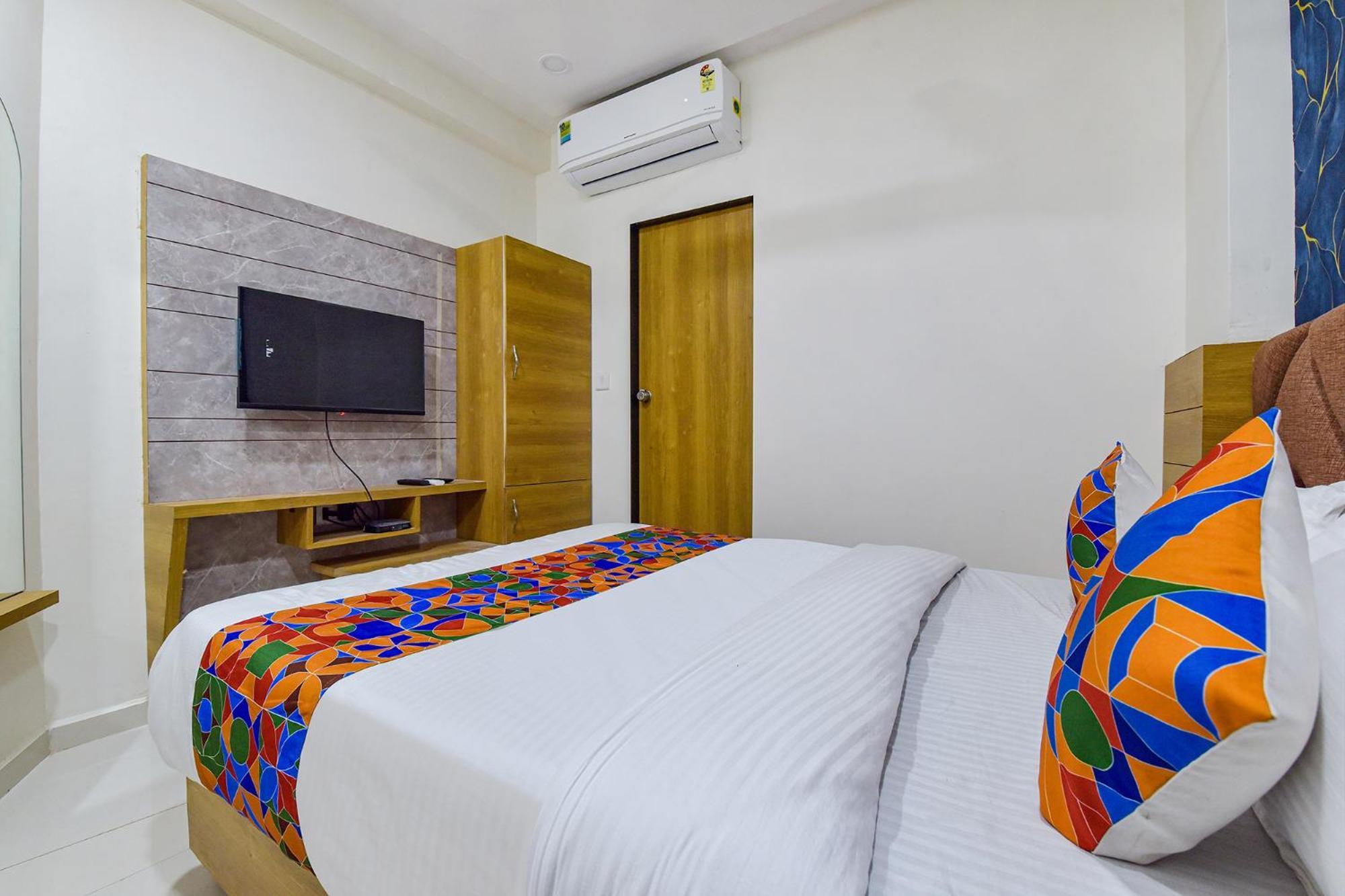 Hotel Green Tree Ахмедабад Екстериор снимка
