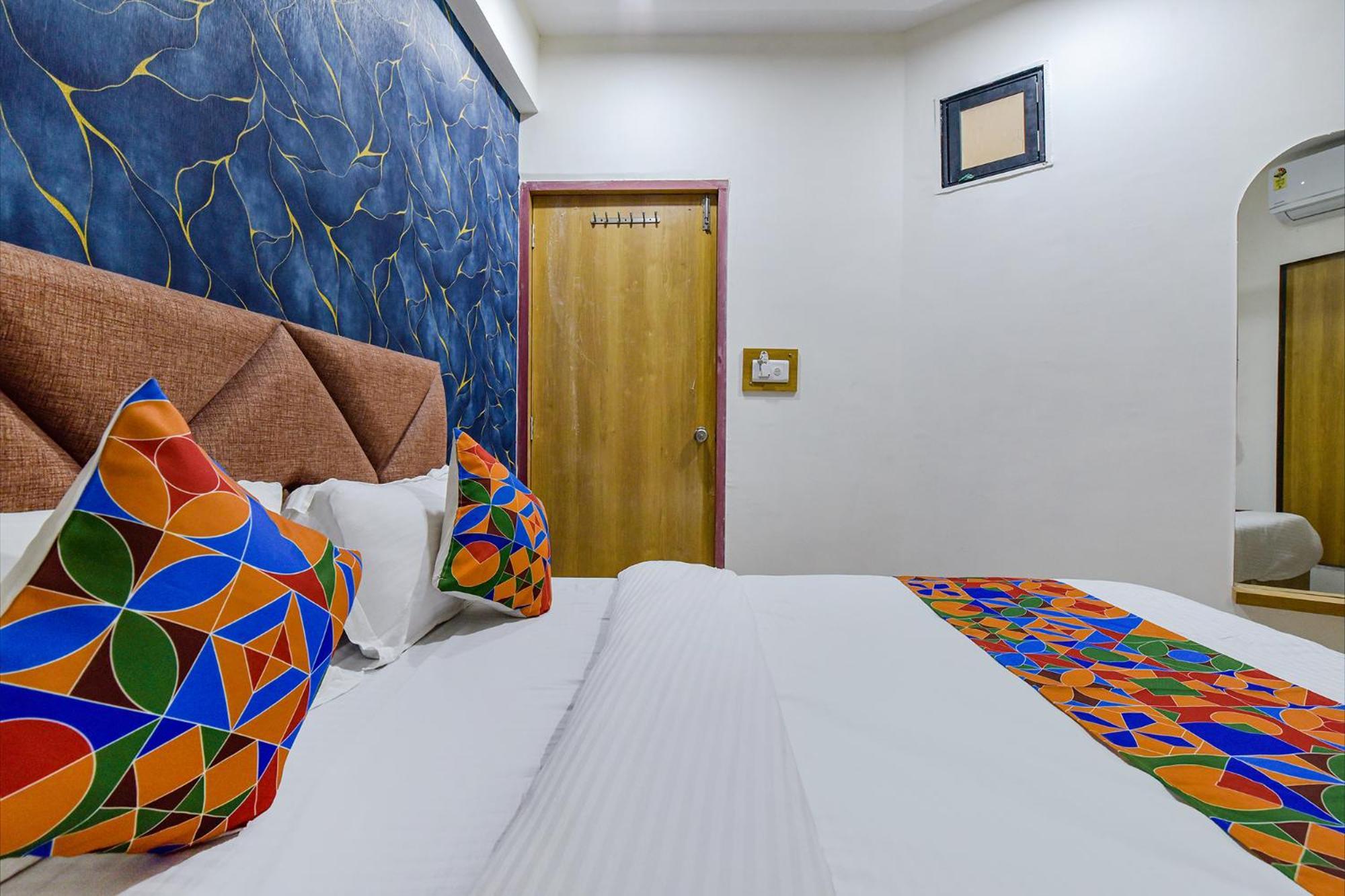 Hotel Green Tree Ахмедабад Екстериор снимка